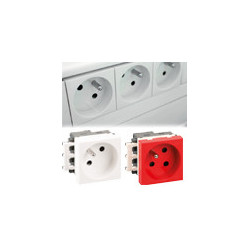 Appareillage pour goulotte électrique Livré en 24H. Prises 45x45