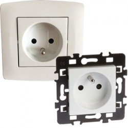Prise électrique murale encastrable ou en saillie à 2,30€